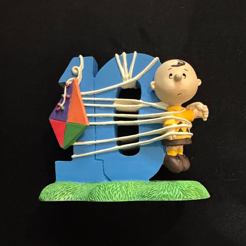 Flambro Number 10 Kids Toy Figurine with Kite and Charlie Brown